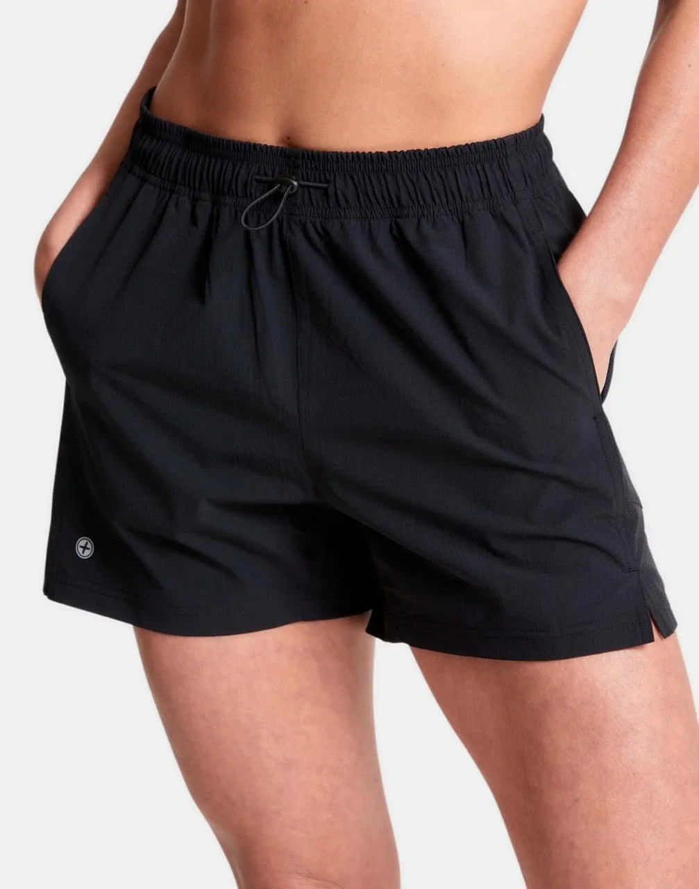 Celero Shorts in Jet Black