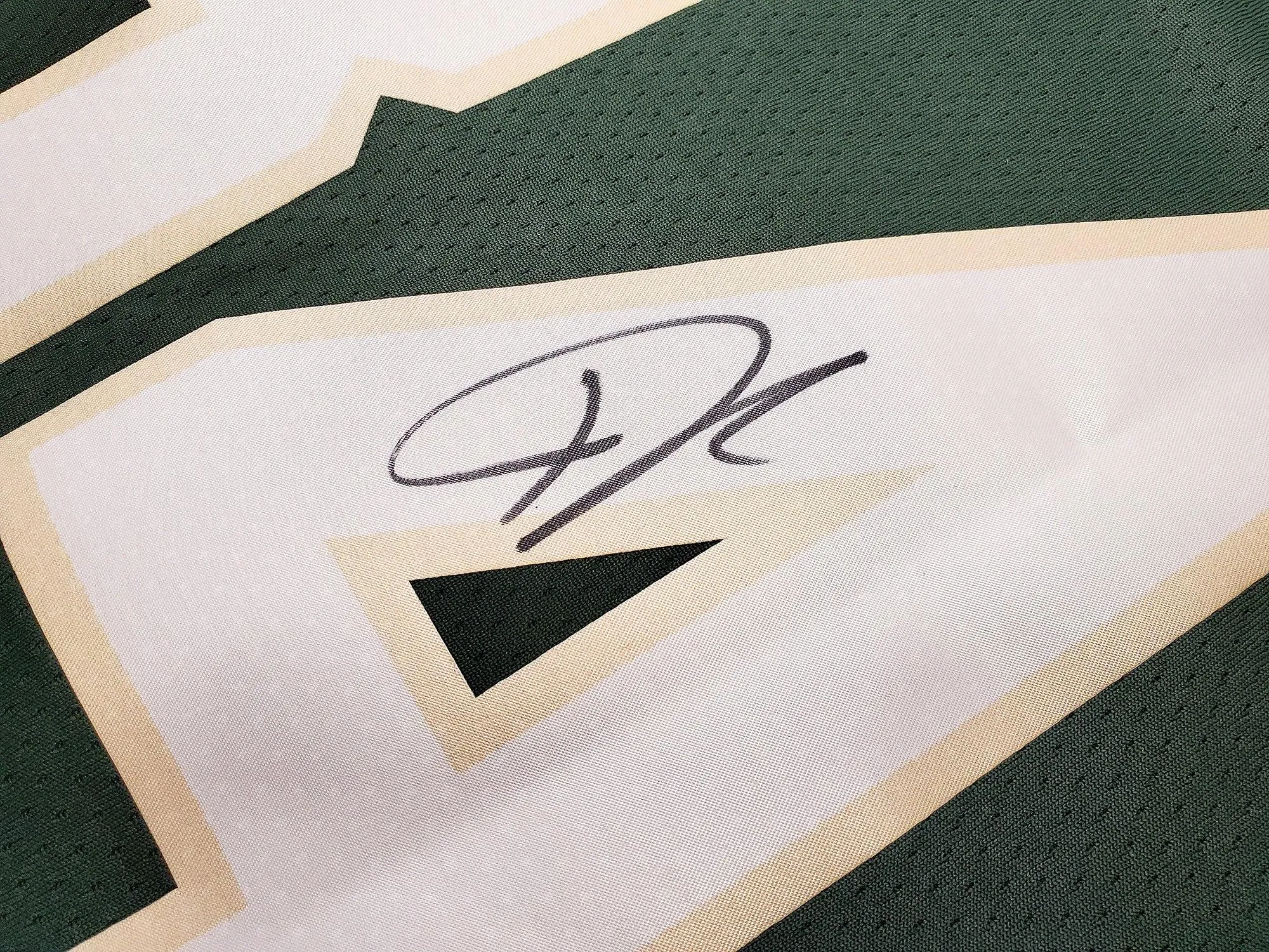 Milwaukee Bucks Giannis Antetokounmpo Autographed Green Nike Jersey Size L Beckett BAS QR Stock #197447