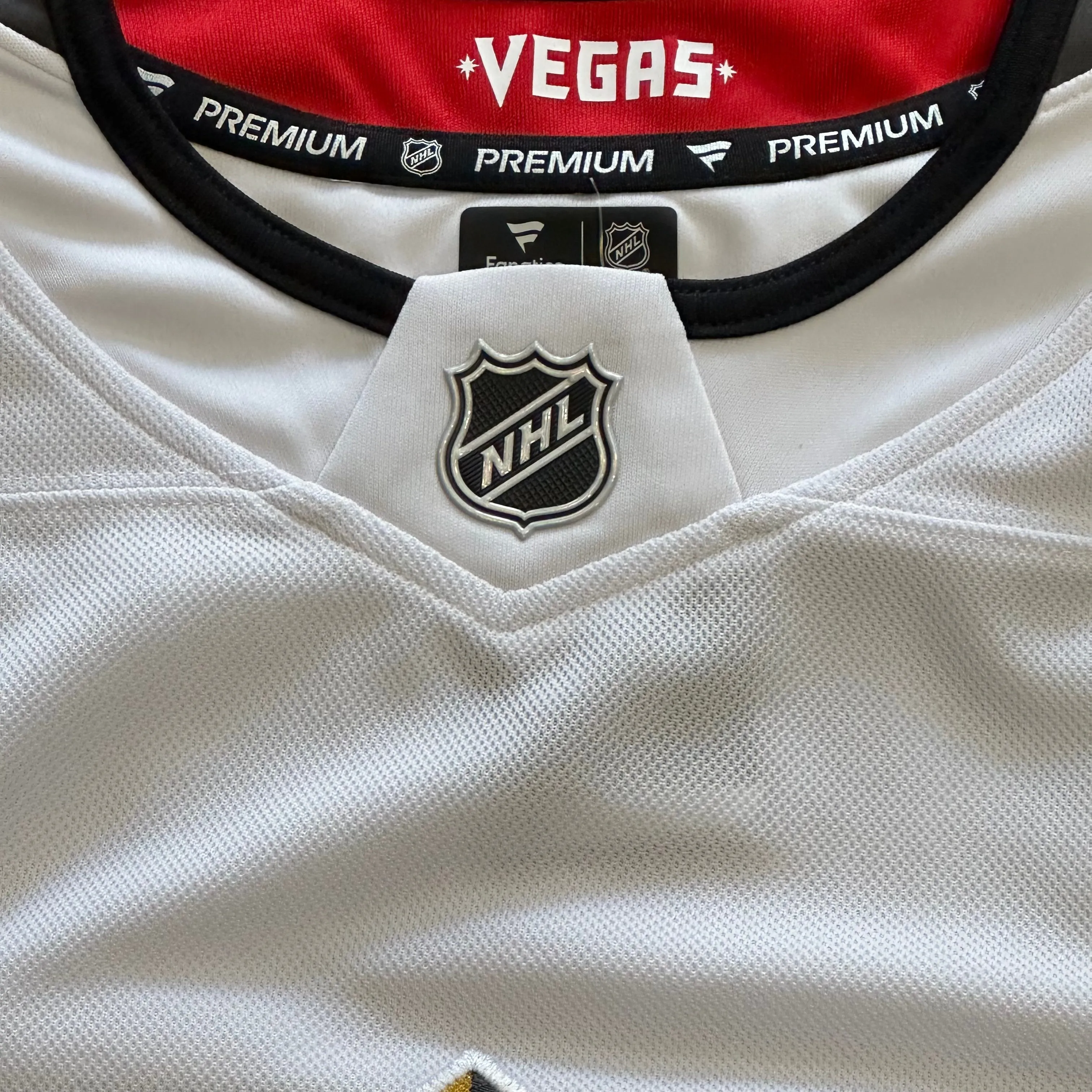 Vegas Golden Knights Premium Karlsson Jersey - White ***